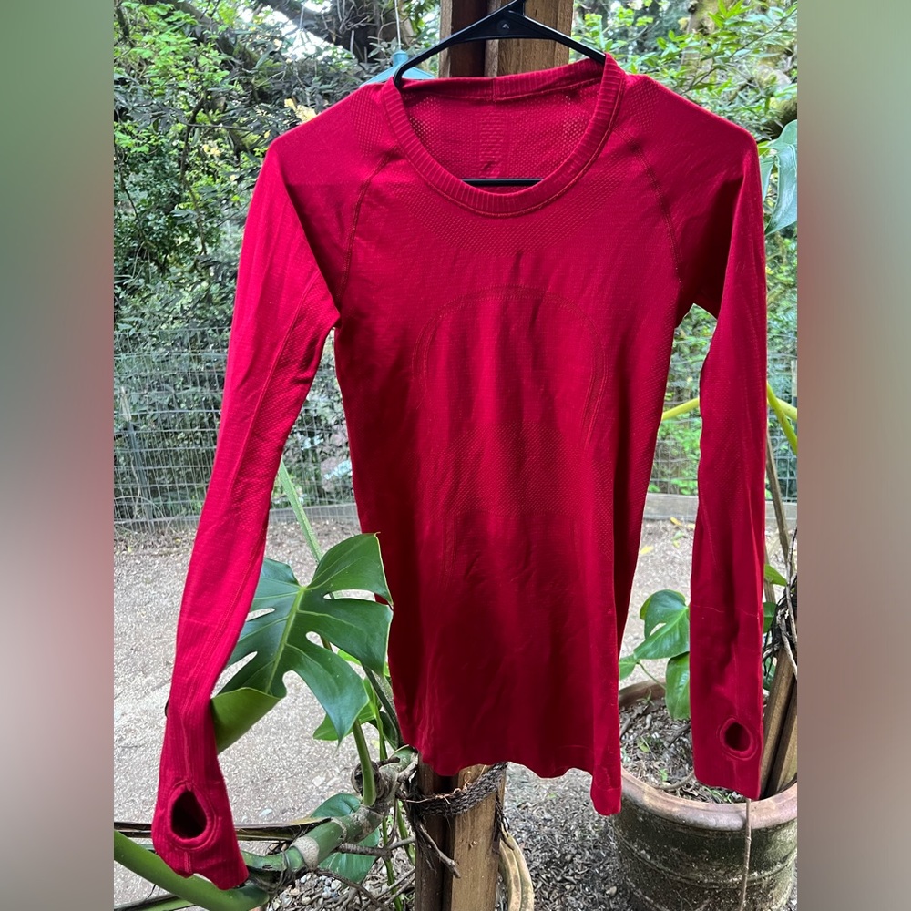 Lululemon Swiftly Tech long sleeve